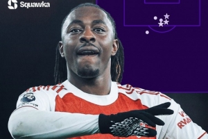 埃泽6射4正3进球领跑本轮，也是英超历史北伦敦德比首位戴帽球员