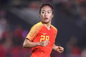 中国女足2-0战胜伯恩利女足，唐佳丽头球破门张琳艳补射得手