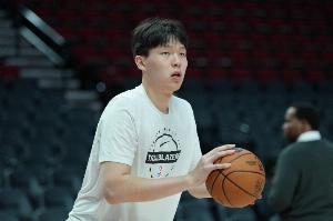 媒体人：开拓者快下放杨瀚森 时间不稳定不如去G联盟 进步快得多