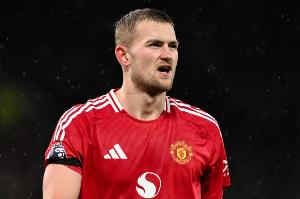 多打一人仍输球！德里赫特：球队缺少在关键时刻挺身而出的渴望