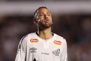 充电2小时用1分钟！内马尔2年来累计伤缺598天，缺席比赛达90场！