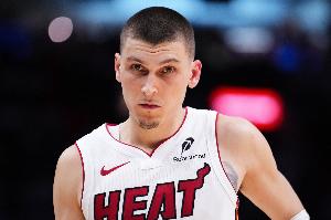 阿德巴约谈希罗复出：他没有过度表现 三分出手比我预想的少