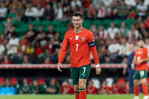 C罗肘击染红！葡媒：暴力行为将禁赛3场，但FIFA似乎并未如此解读