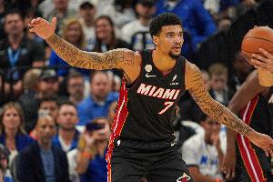 这就两双了！韦尔半场8中5拿到15分10板2帽