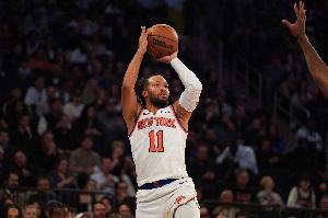 稳定输出！布伦森半场11中5拿到15分1助攻