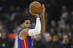 险些酿成大错！哈里斯8中4砍下12分 关键时刻上空篮脱手失误