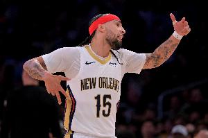 老六真牛！阿尔瓦拉多半场16分钟拿到8分6板6助 正负值高达+23