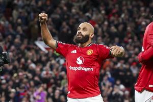 邮报：曼联加速与姆伯莫等人所在足协的谈判，希望他们多留队几天