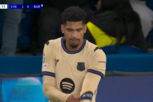 怎么老是你？阿劳霍半场染红，去年踢巴黎吃直红 球队最终被逆转