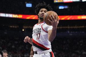 明日NBA杯开拓者对阵马刺 谢顿·夏普出战状态升级为出战成疑